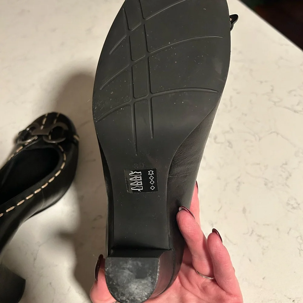 RSVP Collection Contrast Stitch Buckle hardware black leather pumps 8.5 classic - Picture 10 of 13